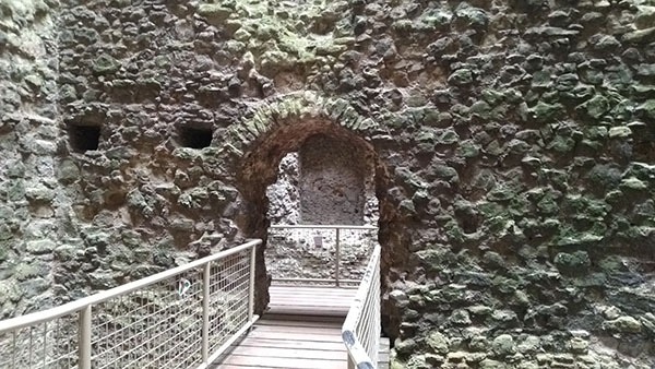 interieur en ruine chateau de rochester