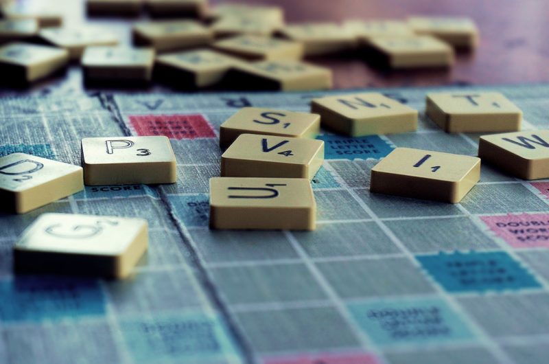 Les interjections et onomatopées autorisées au Scrabble ®
