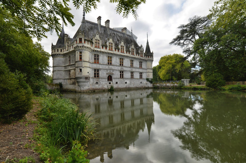 Voir le Château d'Azay-le-Rideau, son parc et la vieille ville