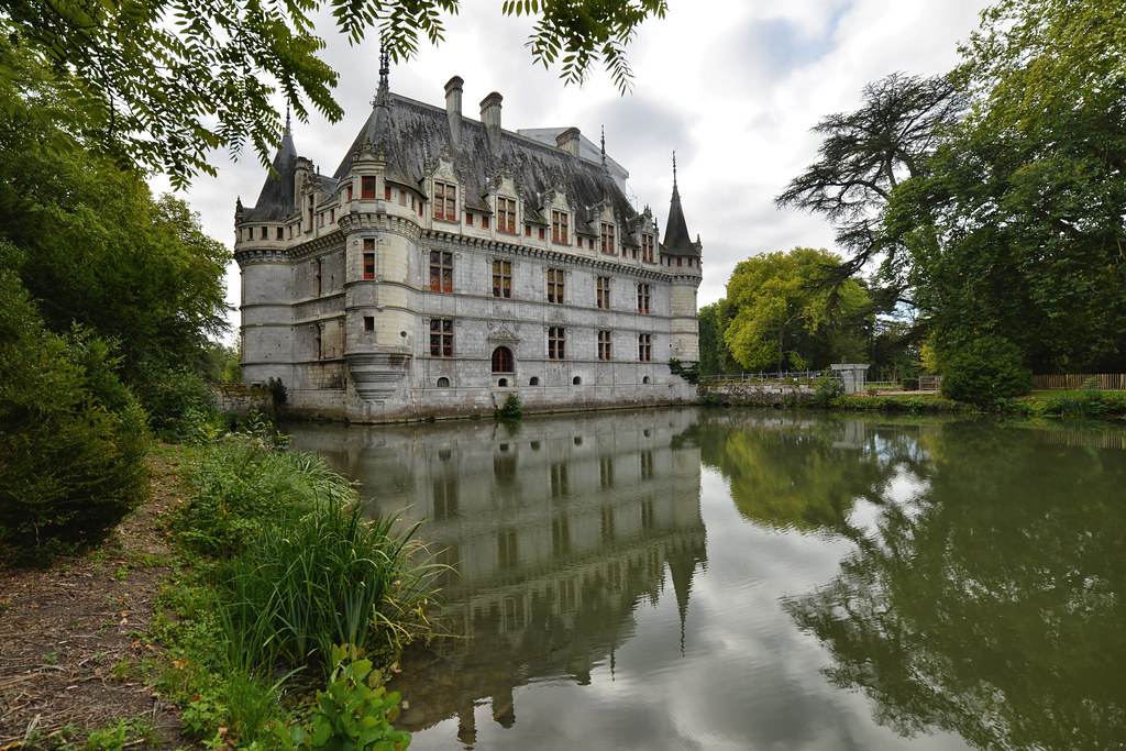 Voir le Château d'Azay-le-Rideau, son parc et la vieille ville