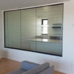 découvrez les avantages d'une cuisine verrière, une solution moderne et esthétique pour une cuisine semi-ouverte. apprenez comment cet aménagement apporte luminosité, convivialité et style à votre intérieur tout en préservant une séparation fonctionnelle entre les espaces.